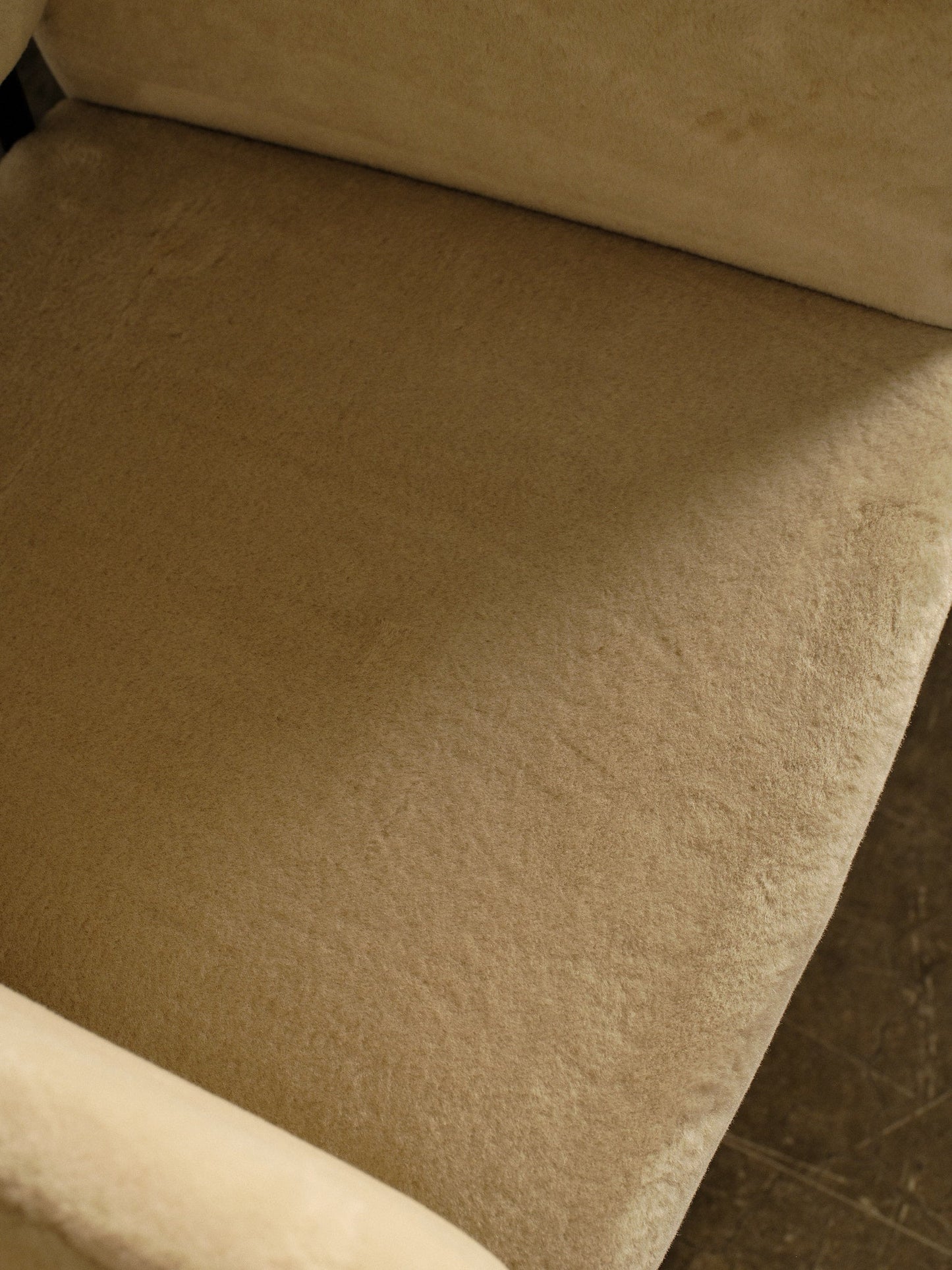 Hugs Dining Chair - Armrest - floor stock