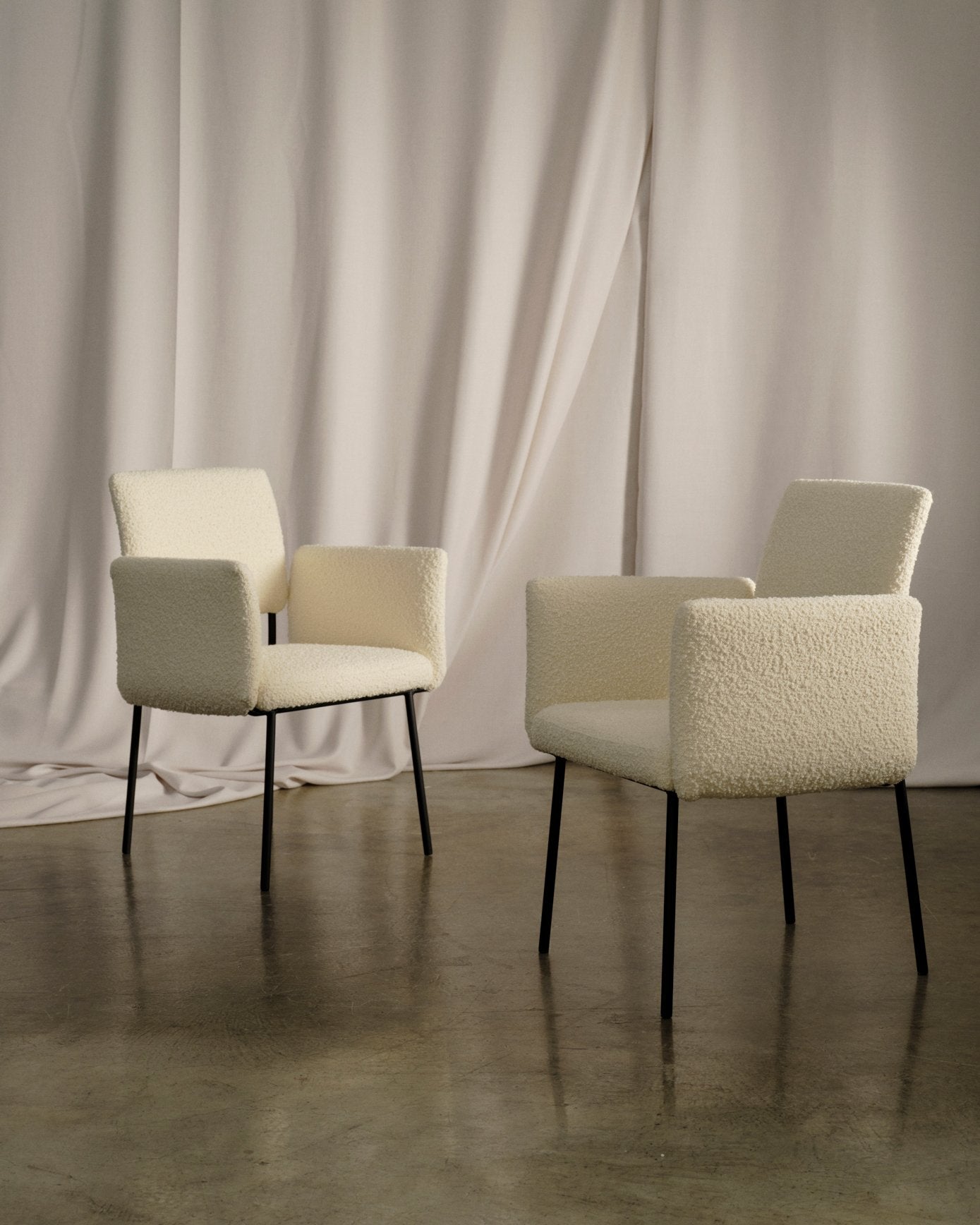 Hugs Dining Chair - Armrest