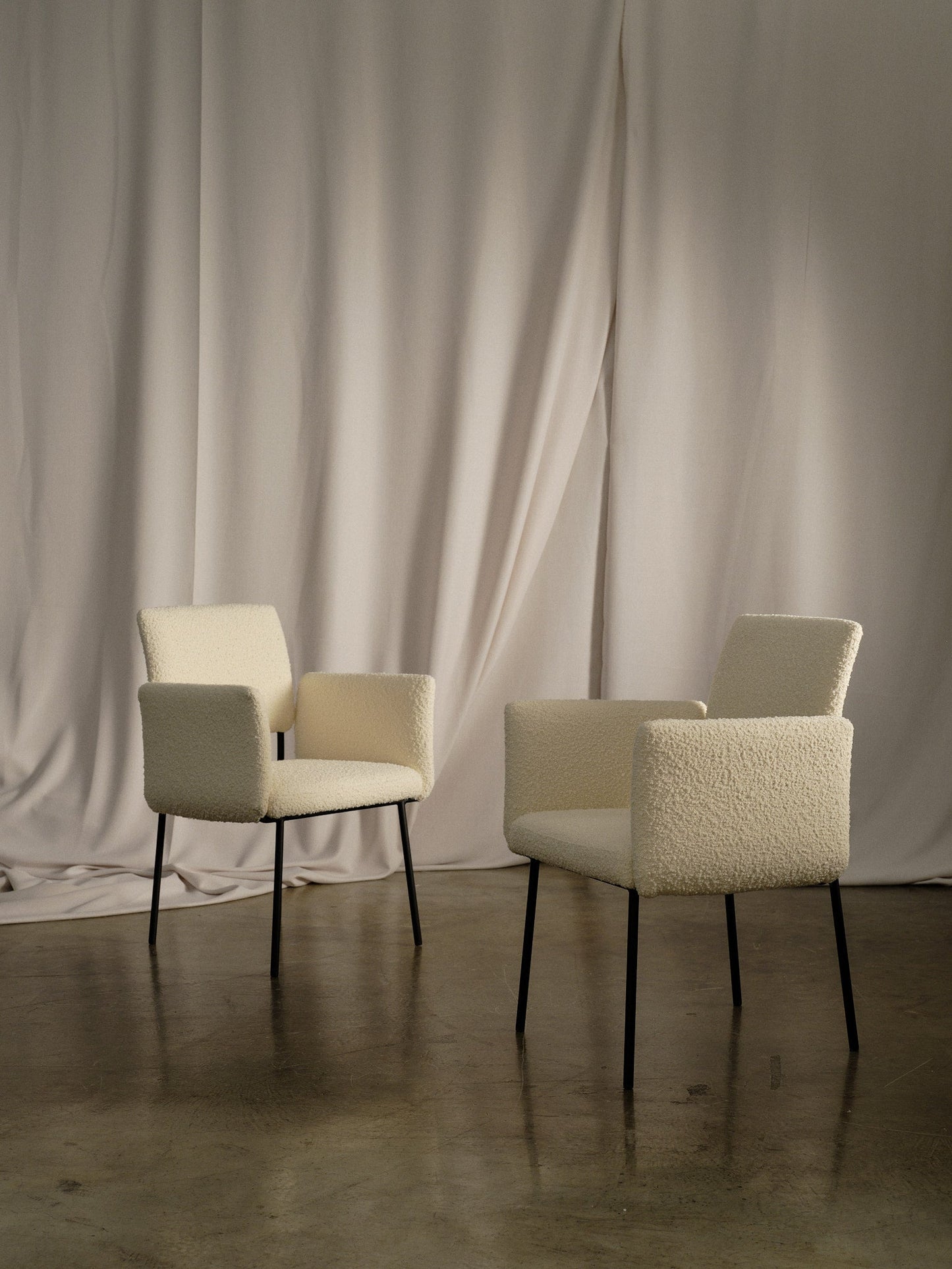 Hugs Dining Chair - Armrest - floor stock