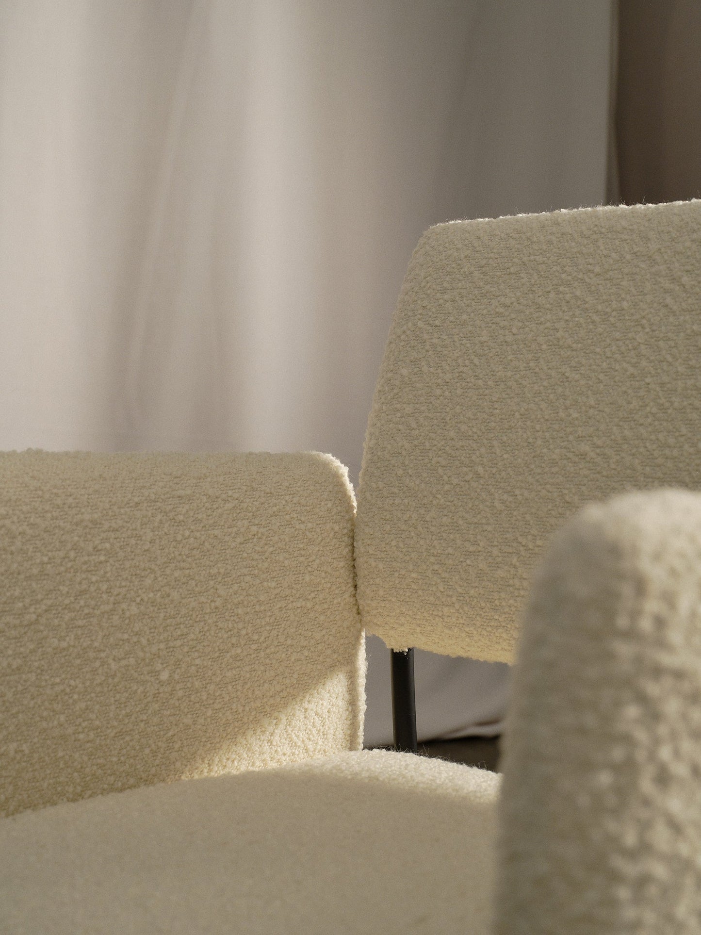 Hugs Dining Chair - Armrest - floor stock
