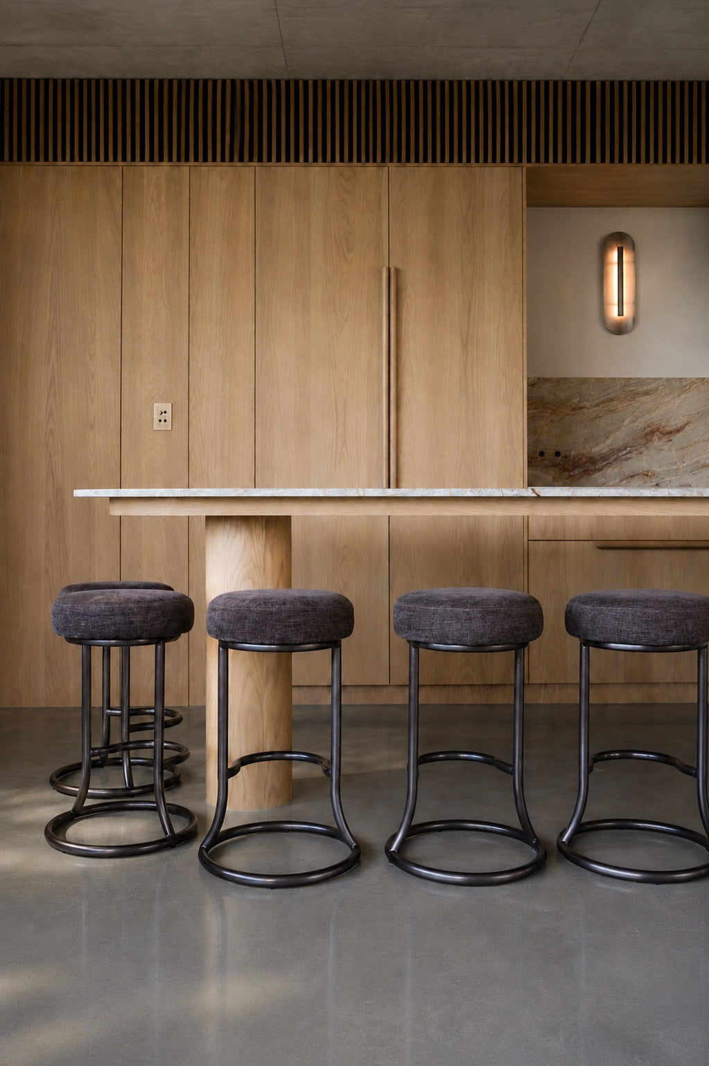 Loop Bar Stool fform
