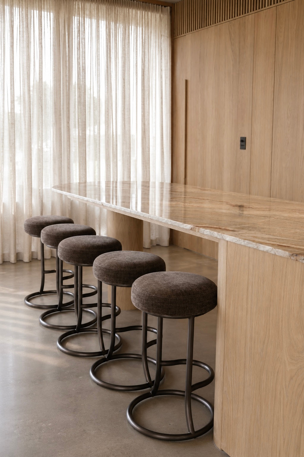 Loop Bar Stool fform