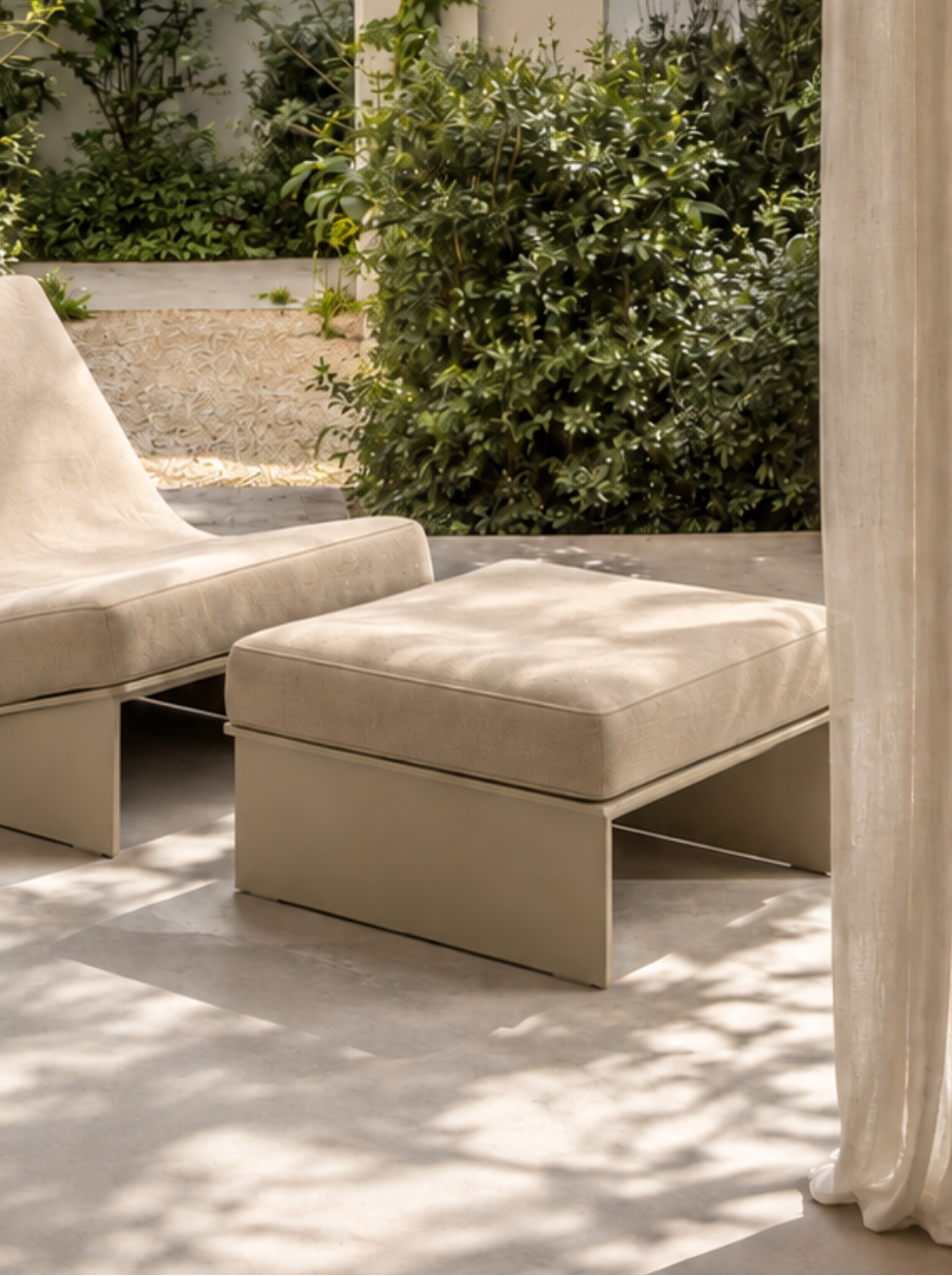 Sable Outdoor Ottoman fform