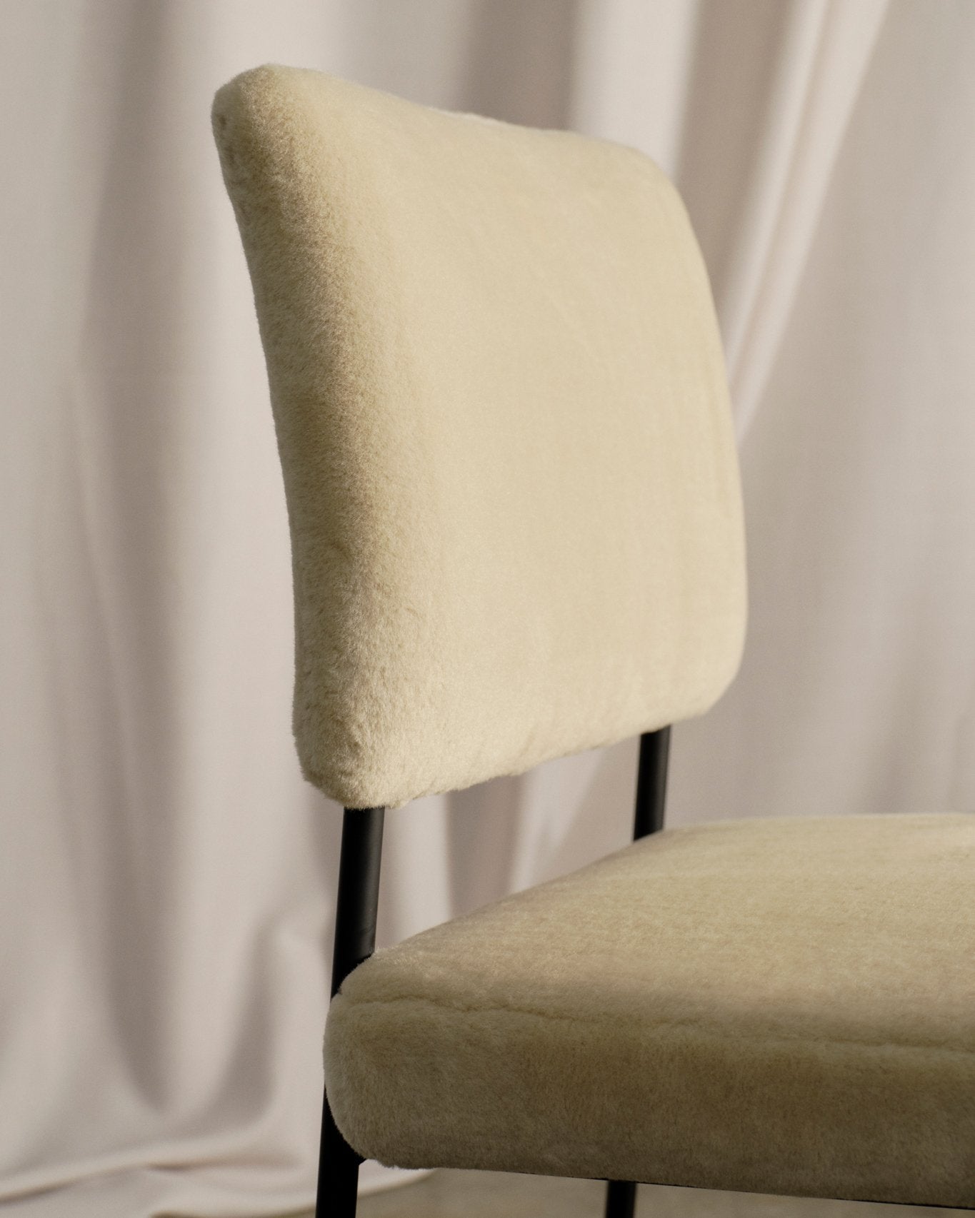 Hugs Dining Chair - No Armrest