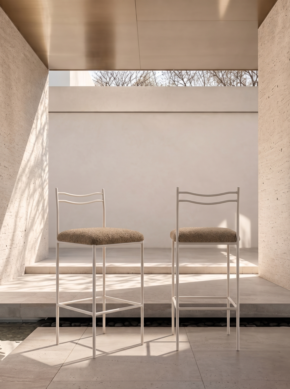 Linea Stool Outdoor - Airlie Pink Clay - in situ 2