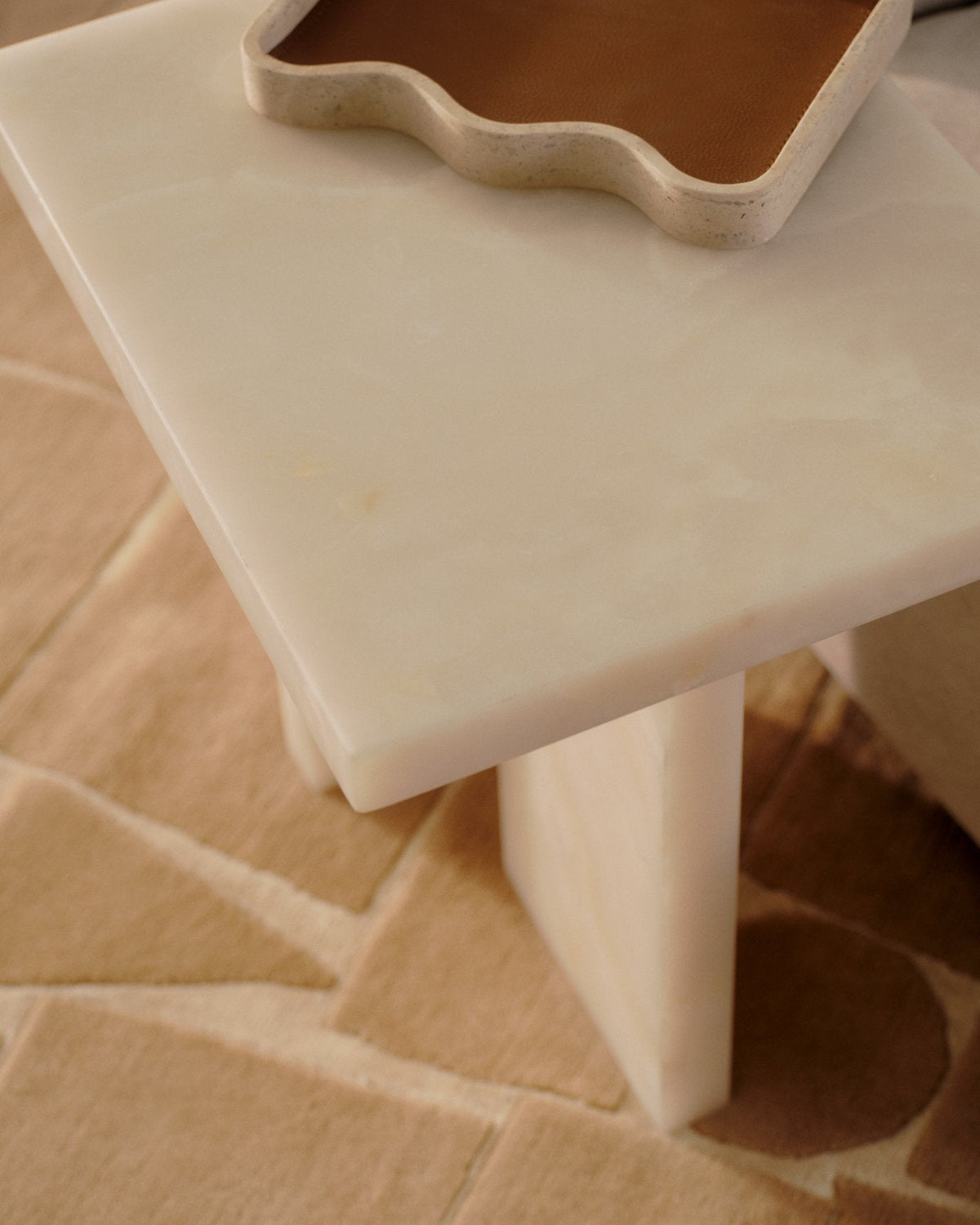 T Side Table in white onyx